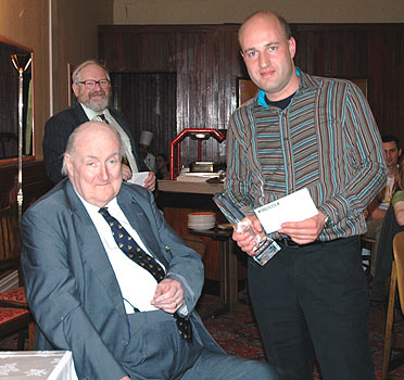 2005 Manx Monarch Alex Shabalov receives his prize from sponsor Mr Patrick Taylor