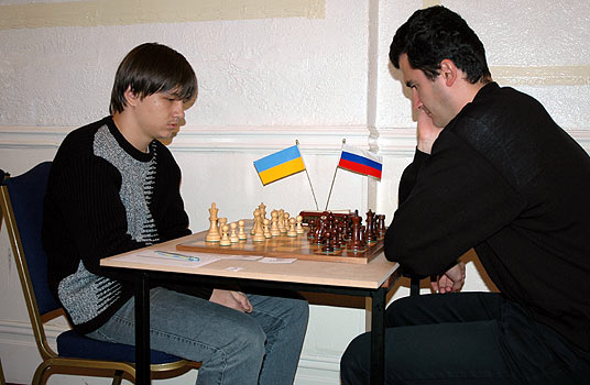 Yuri Kuzubov (left) versus Mikhail Kobalia